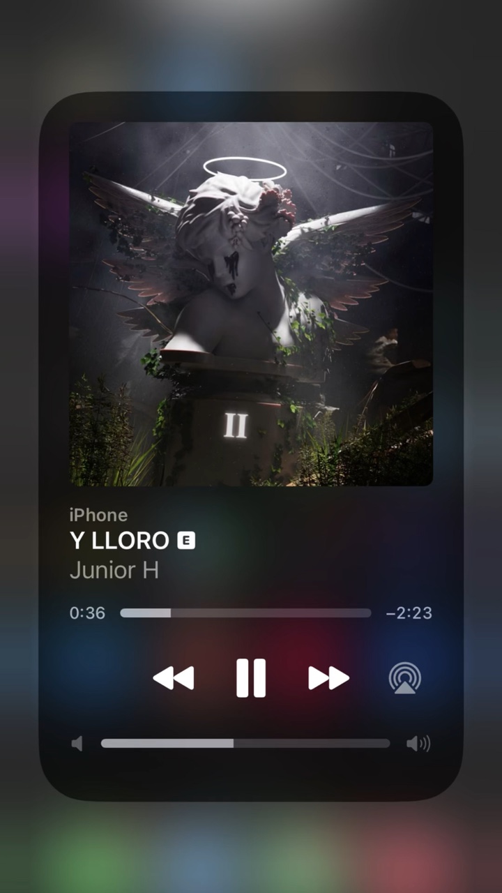 Junior H-Y lloro