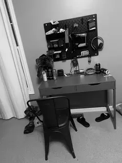 Desk reveal