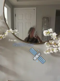 Im an 👩🏽🚀 ur the 🌑