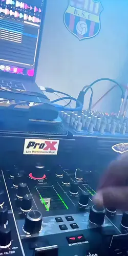 DJ